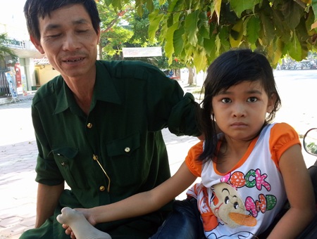 Xong đợt I tại Vinh, bố con ông Dũng tiếp tục hành trình vào Huế để ứng thí đợt II.