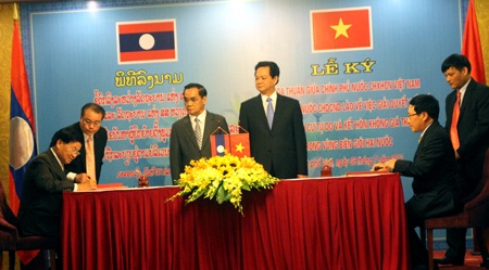 Việt - Lào ký thỏa thuận giải quyết vấn đề di cư tự do và kết hôn không giá thú