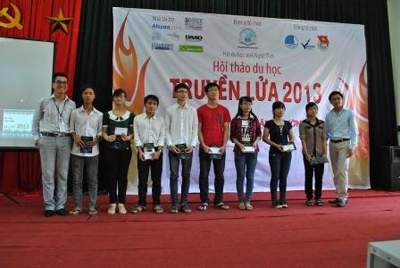 Hội thảo tổ chức triển lãm thông tin du học ở các nước cho các bạn học sinh, sinh viên tham khảo.