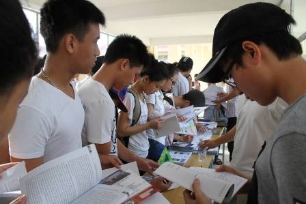 Hội thảo tổ chức triển lãm thông tin du học ở các nước cho các bạn học sinh, sinh viên tham khảo.