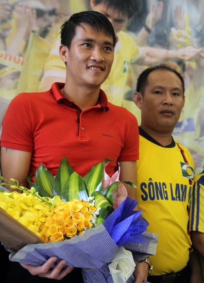 CĐV SLNA xin chữ ký của CV89.