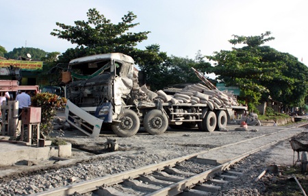 Vụ tai nạn xảy ra khiến cho đường sắt Bắc - Nam tê liệt nhiều giờ liền.