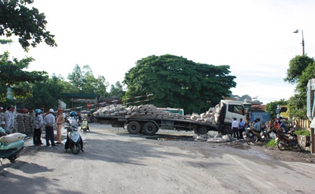 Vụ tai nạn xảy ra khiến cho đường sắt Bắc - Nam tê liệt nhiều giờ liền.