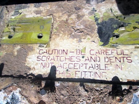 Do nằm dưới lòng biển nên một số thông số đã bị bào mòn.