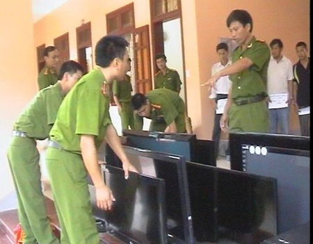 Số tang vật được công an huyện Diễn Châu đưa về tại trụ sở để điều tra