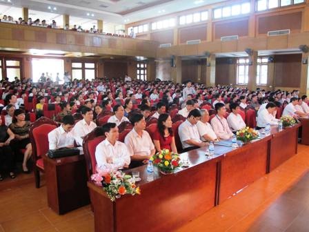 Nghệ An: Tuyên dương học sinh giành Huy chương Bạc Olympic Toán Quốc tế 2013 - 2 Em Đinh Lê Công giành huy chương Bạc tại kỳ thi Toán quốc tế Olympic 2013.