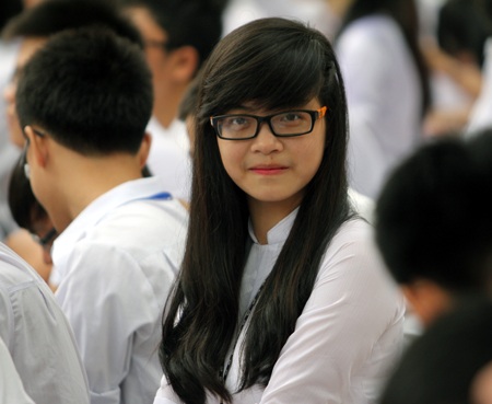 Duyên dáng tà áo dài nữ sinh trong ngày khai trường