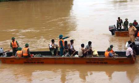Công tác tìm kiếm cũng rất khẩn trương. 