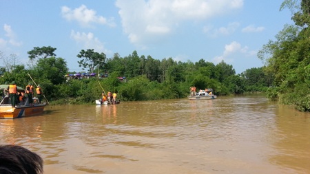 Những thợ lặn tay bo đối phó cùng thủy thần Khe Ang