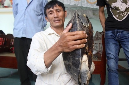 Anh Dũng cùng con rùa lộc trời.
