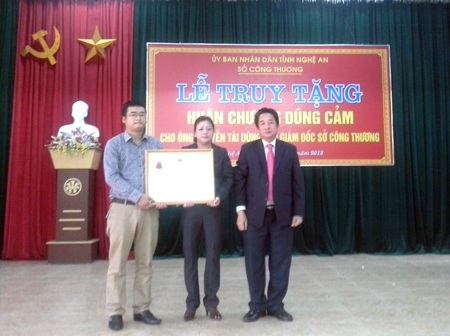 Truy tặng Huân chương dũng cảm cho PGĐ Sở bị lũ cuốn