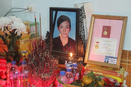 Truy tặng Bằng khen của Bộ GD&ĐT cho nam sinh cứu người trong lũ