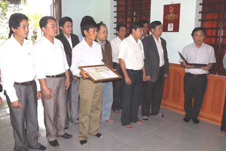 Truy tặng Bằng khen của Bộ GD&ĐT cho nam sinh cứu người trong lũ