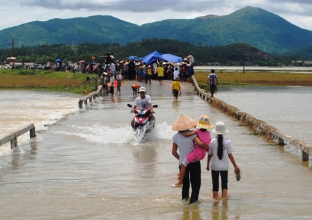 Đập tràn nối 2 xã Nghi Mỹ - Nghi Công, nơi em Phúc dũng cảm cứu người trong lũ.