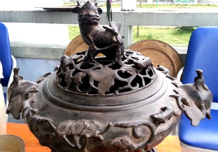 Chiếc chén Tước này có giá 9 triệu đồng. Chén này xuất hiện vào thời đầu nhà Thanh.