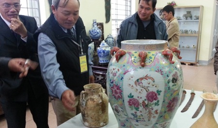 Những đồng tiền Việt Nam xưa cũng được trưng bày tại triển lãm.