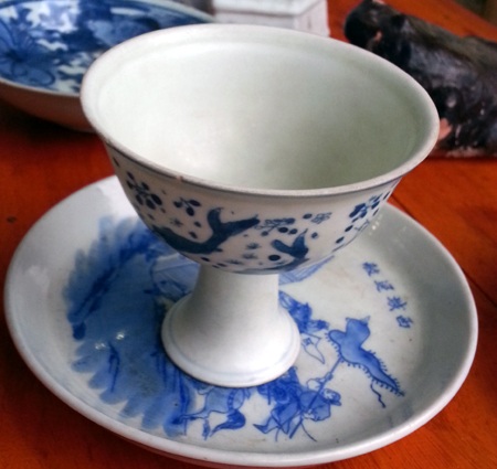 Chiếc chén Tước này có giá 9 triệu đồng. Chén này xuất hiện vào thời đầu nhà Thanh.