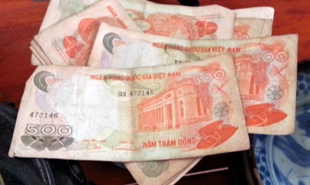 Những đồng tiền Việt Nam xưa cũng được trưng bày tại triển lãm.