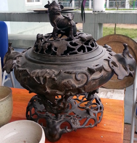 Chiếc chén Tước này có giá 9 triệu đồng. Chén này xuất hiện vào thời đầu nhà Thanh.