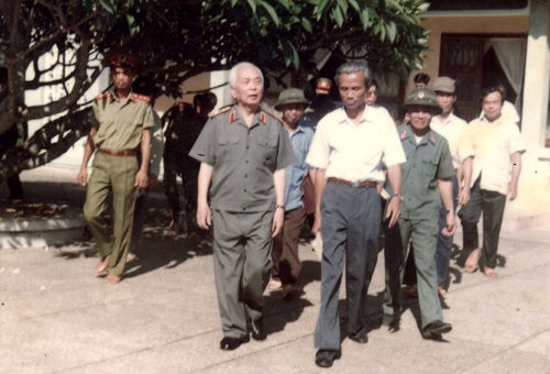 Triển lãm ảnh “Đại tướng với Nghệ An - Tiễn Người về đất mẹ” - 15 Kỷ niệm một lần Đại tướng về thăm quê Nghệ An.