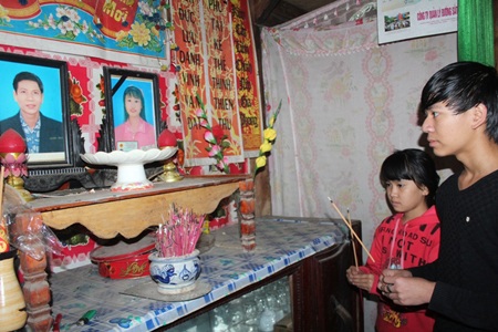 Hai anh em Thắng - Thùy bố mẹ mất nhưng học rất giỏi.