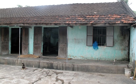 “Đồng đội ơi, cứu với” - 8 Trong khi đó, căn nhà duy nhất của 4 con người trú ngụ không có một thứ gì đáng giá...