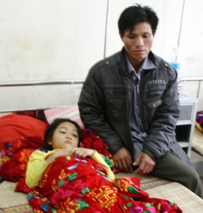 Học sinh Tâm phải nằm viện sau khi bị thầy giáo đánh. 