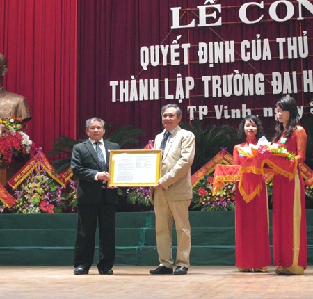 Công bố quyết định thành lập Trường ĐH Công nghiệp Vinh - 1 Công bố quyết định thành lập Trường ĐH Công nghiệp Vinh