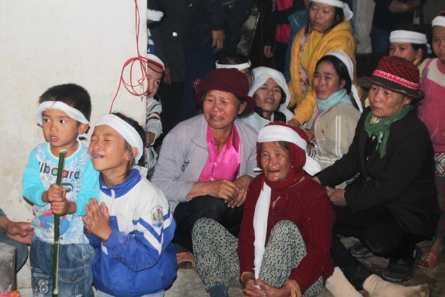 Hàng trăm người dân đã khóc khi nhìn thấy anh Lai trờ về....