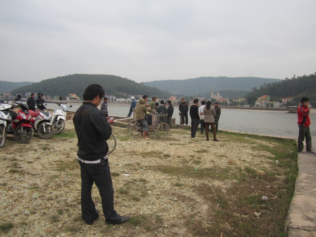 Phát hiện thi thể trôi trên biển, nghi là 1 trong 8 ngư dân mất tích