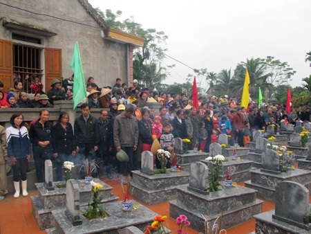 Khánh thành đền thờ các anh hùng liệt sỹ - 2 Toàn xã Thanh Tiên có 173 người đã hy sinh vì Tổ Quốc.