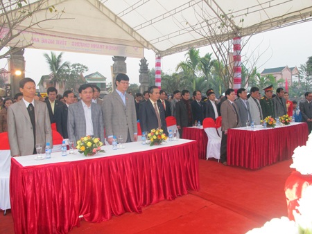Khánh thành đền thờ các anh hùng liệt sỹ - 1 Các đại biểu tại lễ khánh thành đền thờ liệt sỹ xã Thanh Tiên (Thanh Chương, Nghệ An).