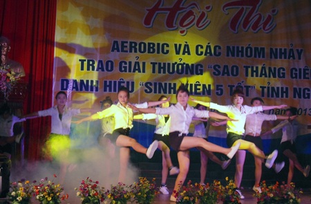 Tưng bừng Hội thi Aerobic.