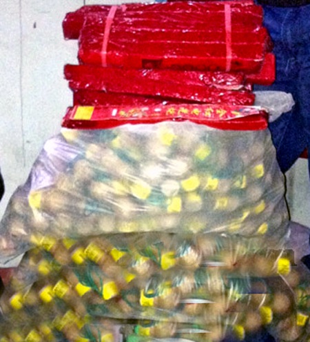 Bắt 3 vụ vận chuyển gần 1 tạ pháo nổ - 2 Số pháo Đào Thị Kiểm dùng để bán thì bị công an bắt giữ.