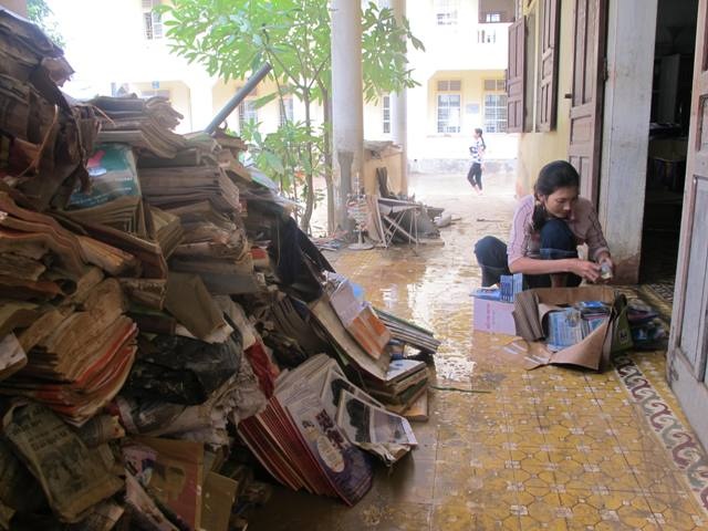 Tài liệu nhà trường hư hỏng.