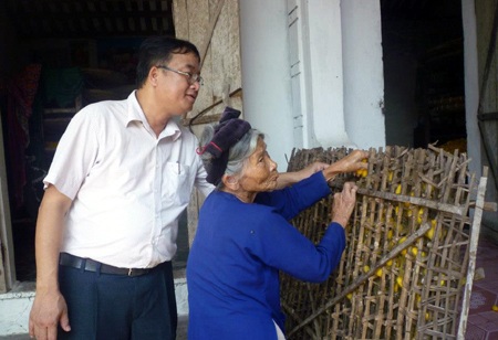 Anh Dũng cùng mẹ (một bức ảnh trên trang Facebook của anh Dũng)