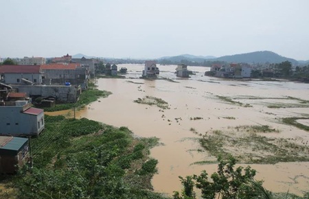 Người trực tiếp xả lũ ở hồ Vực Mấu: “Chúng tôi vận hành theo đúng quy trình!”.