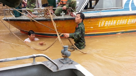 Tìm thấy thi thể Phó Giám đốc Sở cùng chiếc xe bị lũ cuốn - 4 Nguyễn Duy - Ngọc Tú