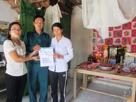 Gần 6 triệu đồng đến với gia đình bà Nguyễn Thị Lai - 1 Gần 6 triệu đồng đến với gia đình bà Nguyễn Thị Lai