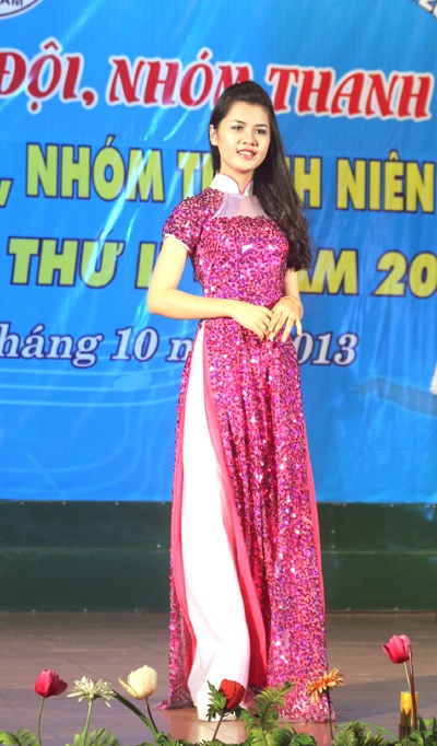 Phần thi áo dài của SV Đại học Vinh để lại ấn tượng.