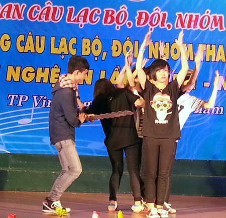 Một phần thi nhảy Hiphop với chủ đề bảo vệ môi trường của huyện Đô Lương.