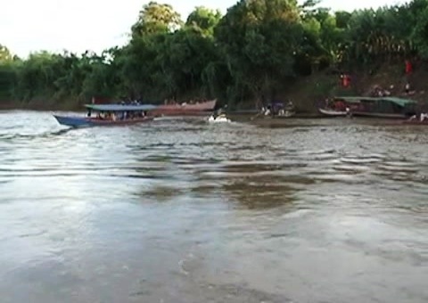 Lực lượng chức năng tiếp tục tìm kiếm trên dòng sông Mê Kông.