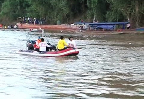 Lực lượng chức năng tiếp tục tìm kiếm trên dòng sông Mê Kông.