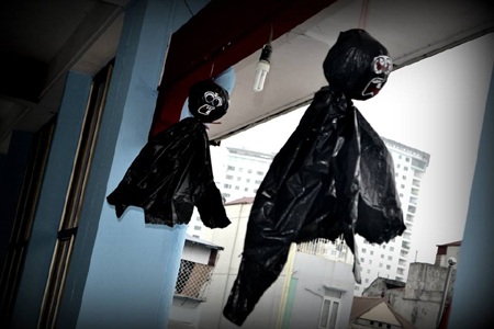 Biểu tượng thần chết treo khắp nơi...