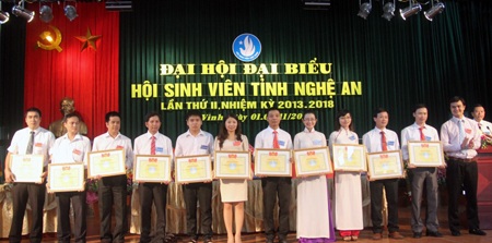 Các cá nhân được tặng Bằng khen.