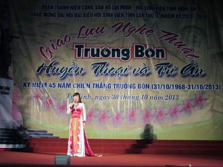 Giao lưu nghệ thuật “Truông Bồn huyền thoại và tri ân” - 6 Giao lưu với cựu TNXP và các bạn sinh viên thế hệ trẻ về huyện thoại chiến thắng Truông Bồn.