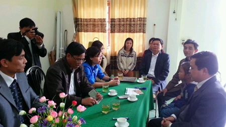 Hơn 124 triệu đồng đến với hai chị em mồ côi học giỏi