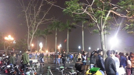 Quảng trường Hồ Chí Minh đông nghẹt người.