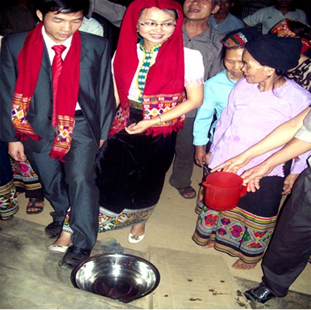 Đón dâu về nhà.