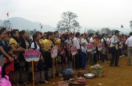  Các khối, đoàn thể, xã.. trên địa bàn tham dự khai hội.